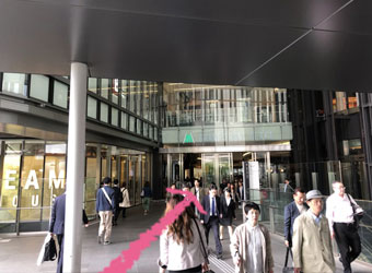 グランフロント(南館)に入ります。